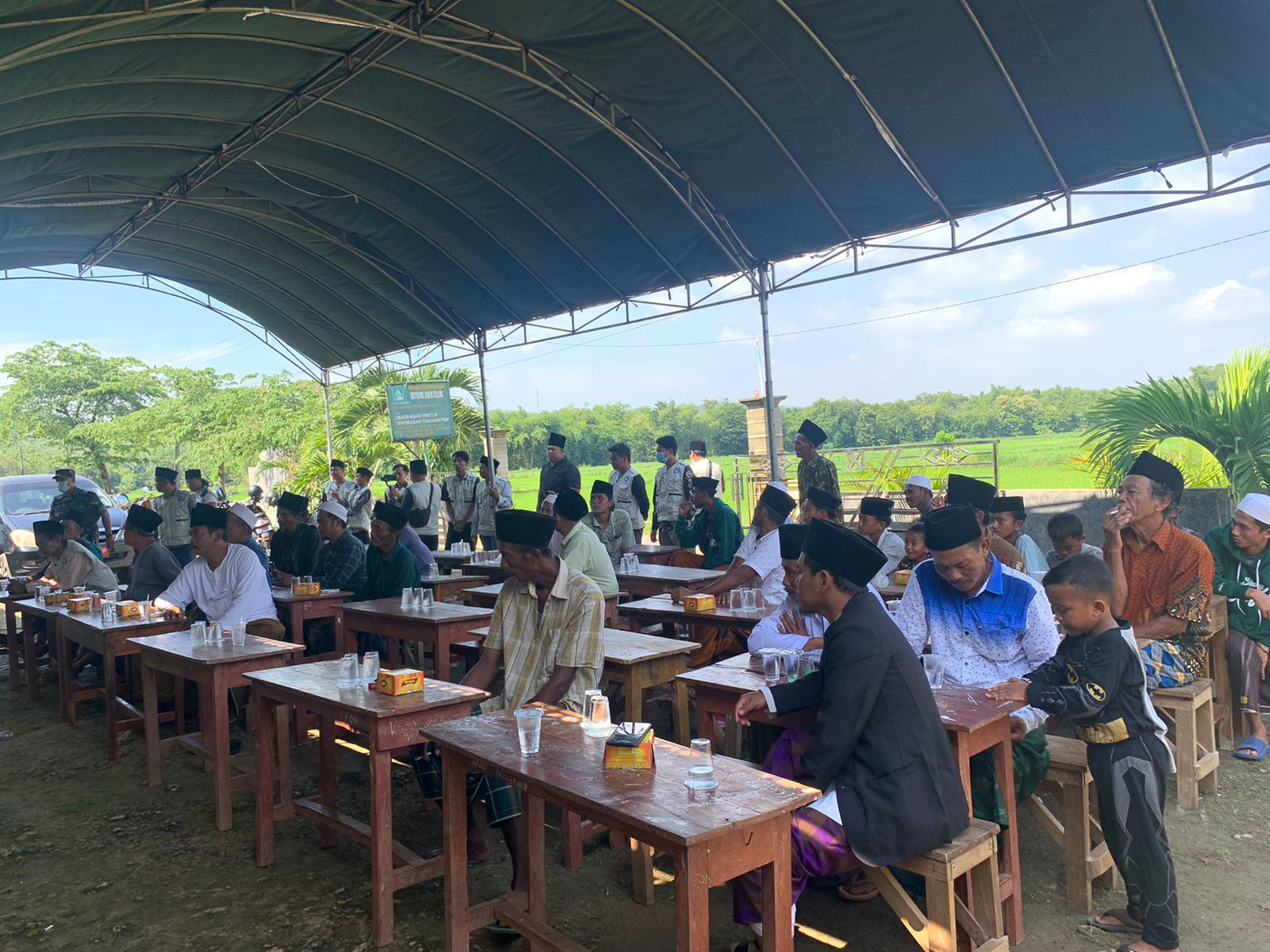 Sidang_di_luar_gedung_Desember_2021_1