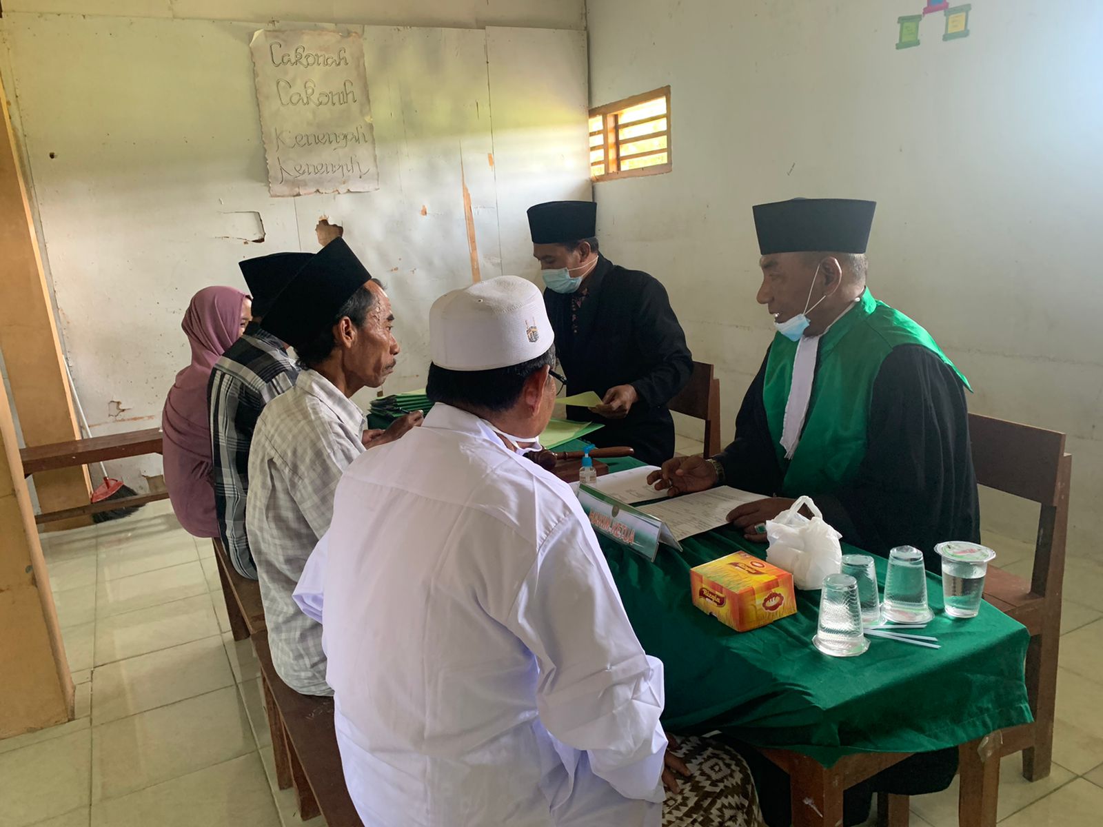 Sidang_di_luar_gedung_Desember_2021_2