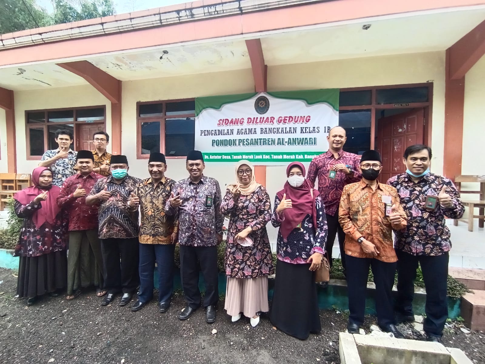 sidang di luar gedung 3