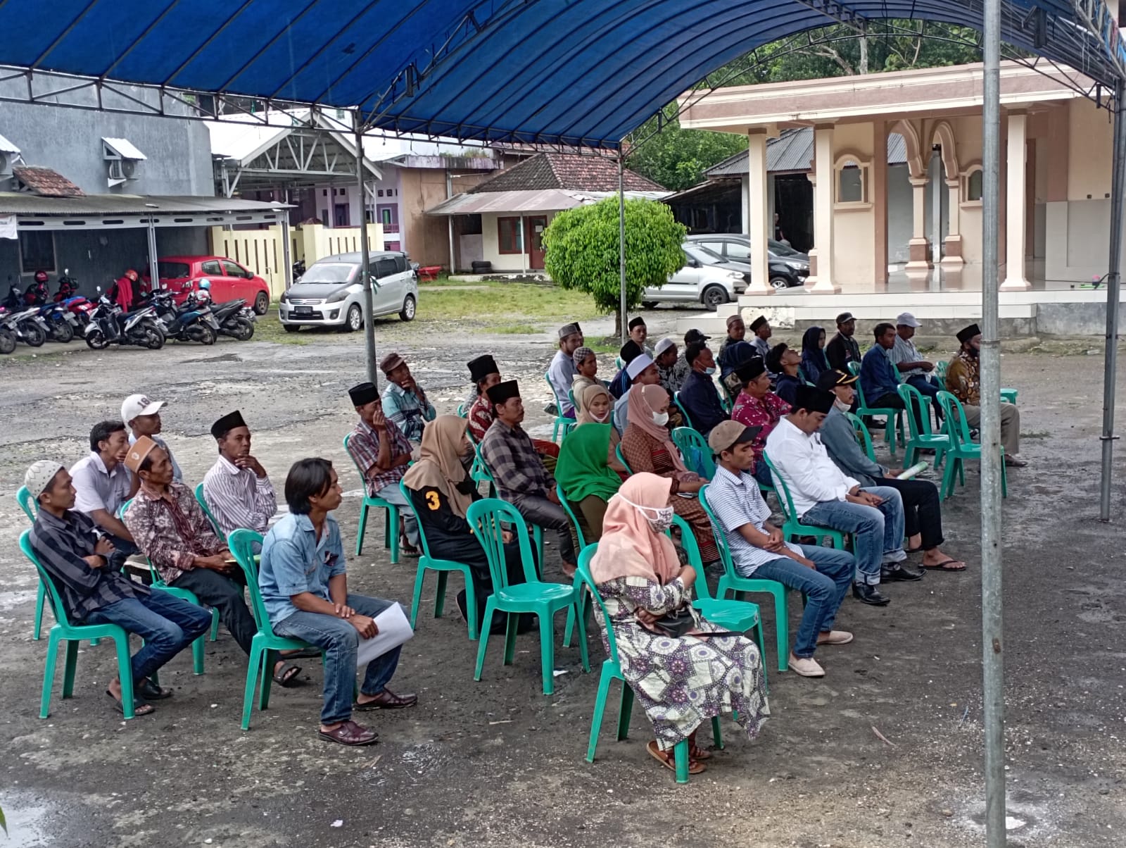 sidang di luar gedung 2